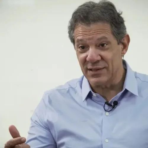 Haddad defende a ‘taxa das blusinhas’ mesmo após recuo de Lula: ‘Eu não mudei de opinião’
