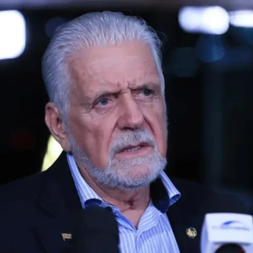 Investigação sobre Jaques Wagner aproxima caso Master do governo Lula, diz imprensa internacional