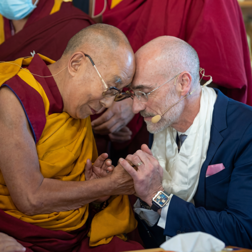Arthur Brooks, professor doutor em Harvard sobre a felicidade: “As pessoas mais felizes são aquelas que nunca param de aprender”