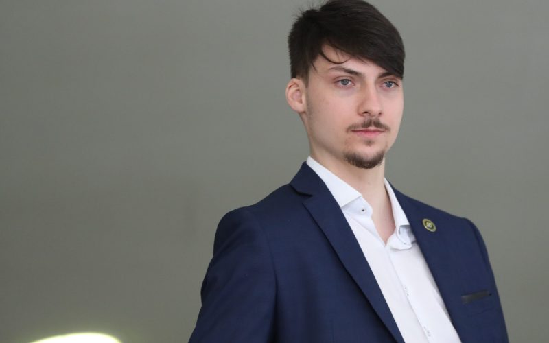 Jair Renan Bolsonaro anuncia pré-candidatura a deputado federal por SC