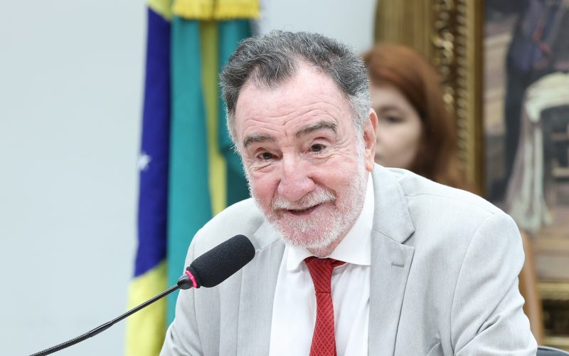 Para ter palanque no 2º maior colégio eleitoral, Lula pode escolher Patrus Ananias como candidato ao governo de MG