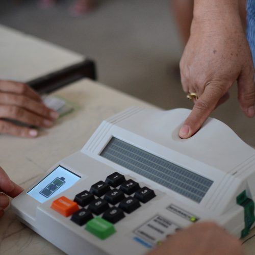 Datafolha: 44% dos eleitores brasileiros são identificados com a direita e 39%, com a esquerda