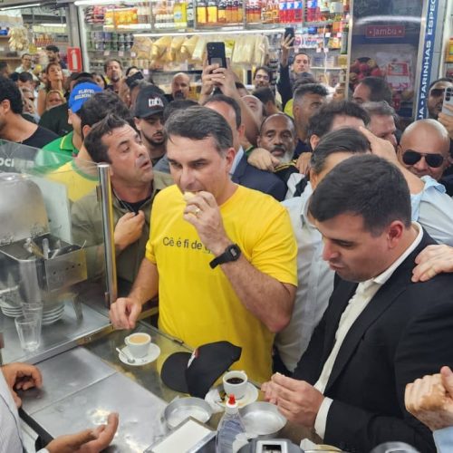 Flávio Bolsonaro fala em ‘pescaria probatória’ e ‘perseguição’ ao comentar operação contra ONG de produtora de ‘Dark Horse’